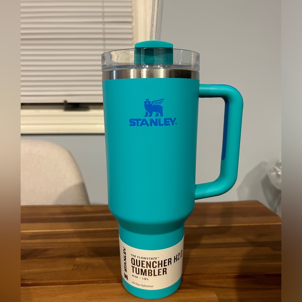 Stanley 40oz Stainless Steel H2.0
FlowState Quencher Tumbler Aquamarine